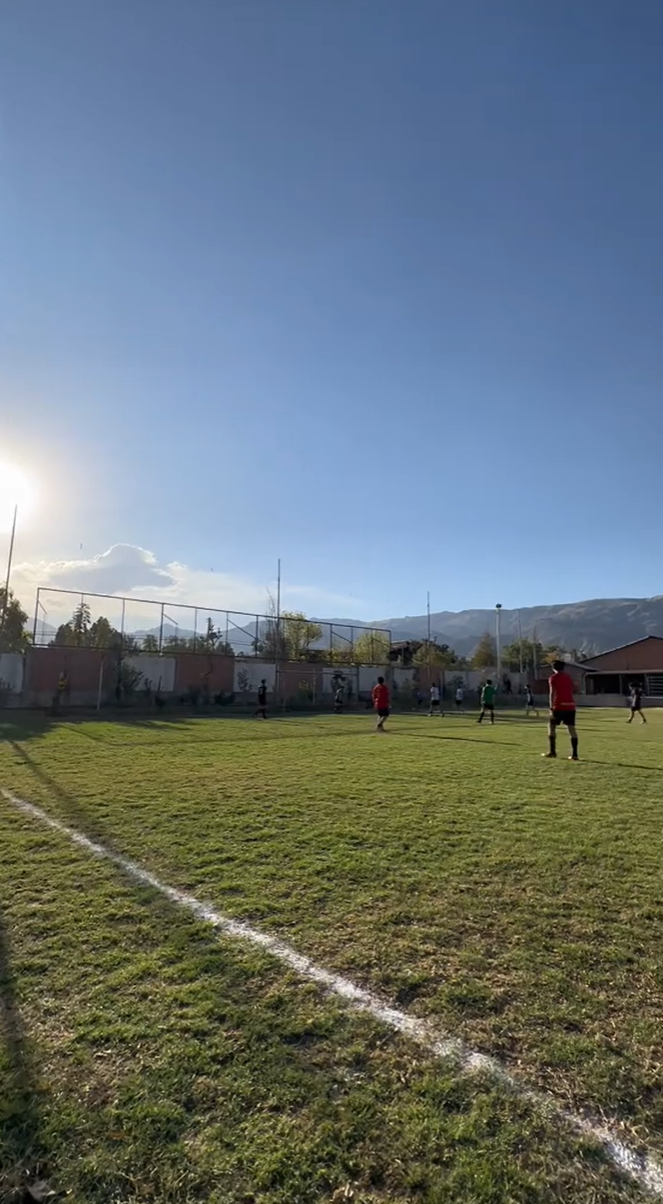 Cancha Irpavi iluminación nocturna